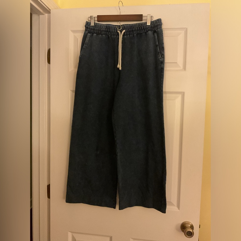 Jane + Delancy Blue Mineral Wash Flowy Cropped Wide Leg Pants Medium